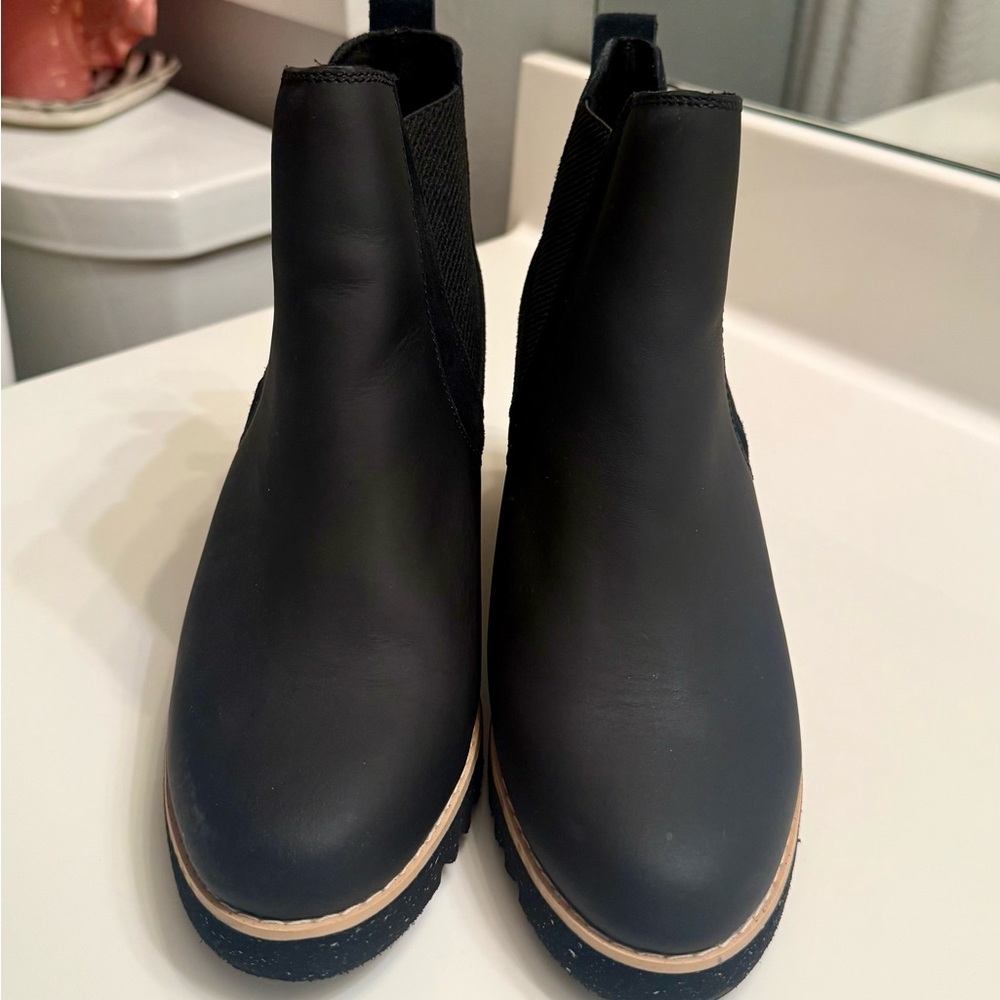 Toms Black Ankle Boots with Tan Sole